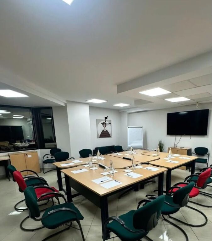 ZYRE ME QERA 450 M2 BULEVARDI DESHMORET E KOMBIT 1.600.000 LEKE  FH-87027
