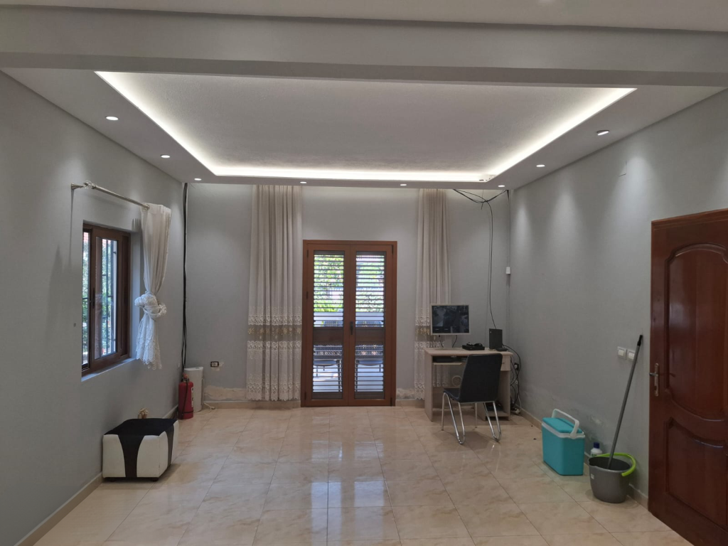 Qera | Vilë 6 + 1 | Fushë (Mëzez) | 900 €/muaj