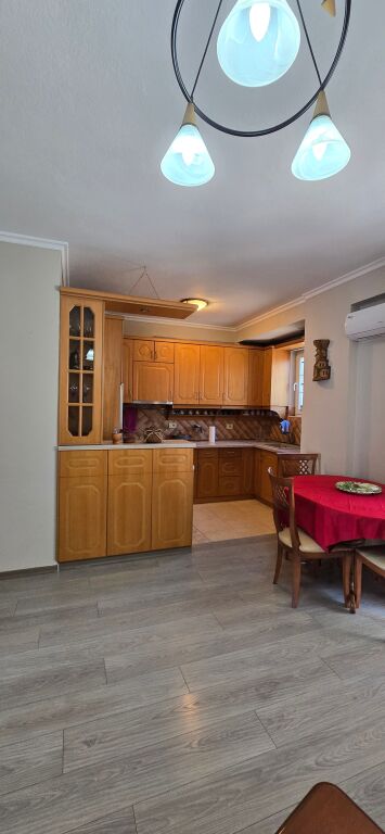 APARTAMENT 2+1, JEPET EDHE PER ARBNB!