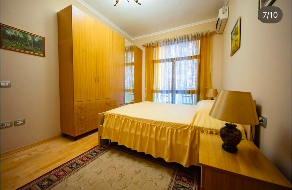 Jepet apartament 1+1 me qira tek Stadiumi Dinamo , prane Bar Vena , Vasil Shanto .