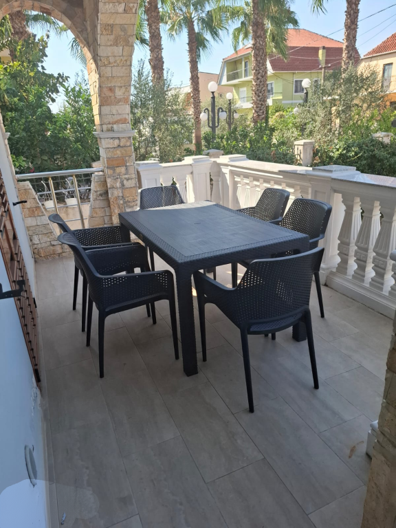 Qera | Vilë 6 + 1 | Fushë (Mëzez) | 900 €/muaj