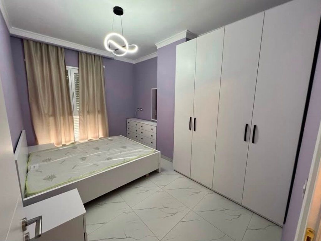 Disponojme apartament 1+1 per shitje ne zonen e 5 Majit.