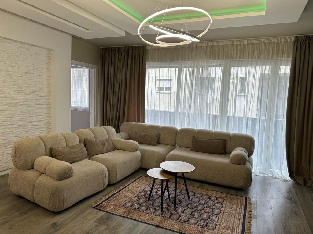 Apartament 2+1+ post parkimi prane Rruges se Durresit!