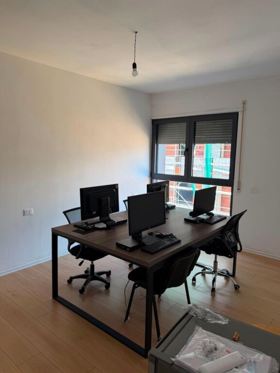 Ufficio in affitto al Bulevardi Ri