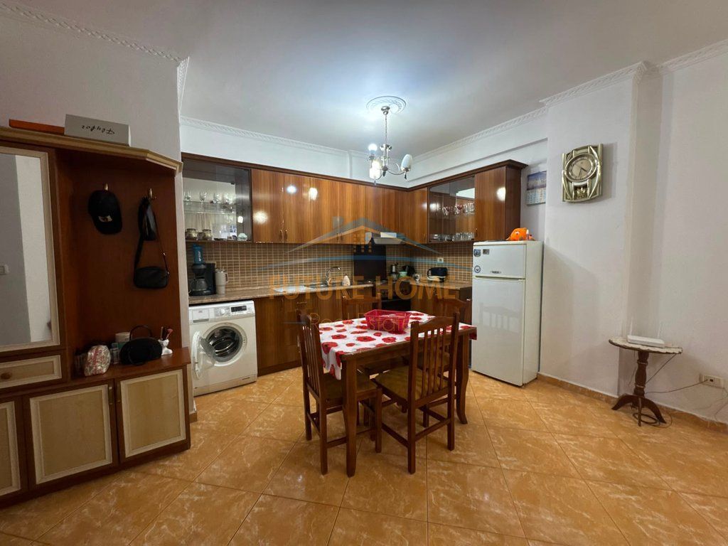 Shitet, Apartament 1+1, Unaza e Re, Tiranë. Prestige72493