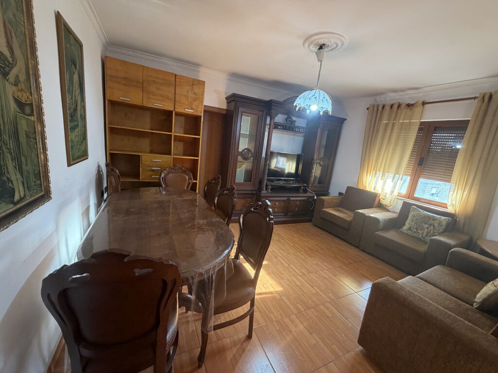 2+1,kat 4 ashensore,rruge e elbasanit,550 mije leke