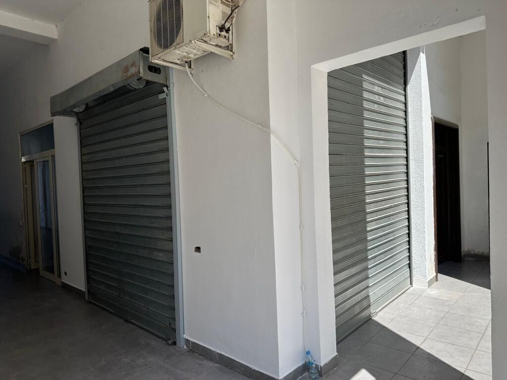Shop for rent Astir