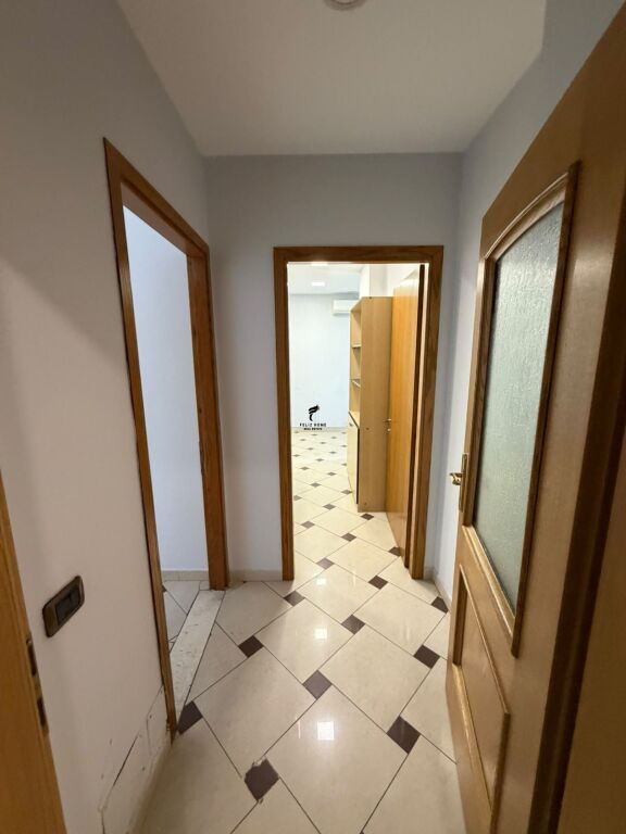 ZYRE ME QERA 130 M2 BLLOK 100.000 LEKE FH-86968