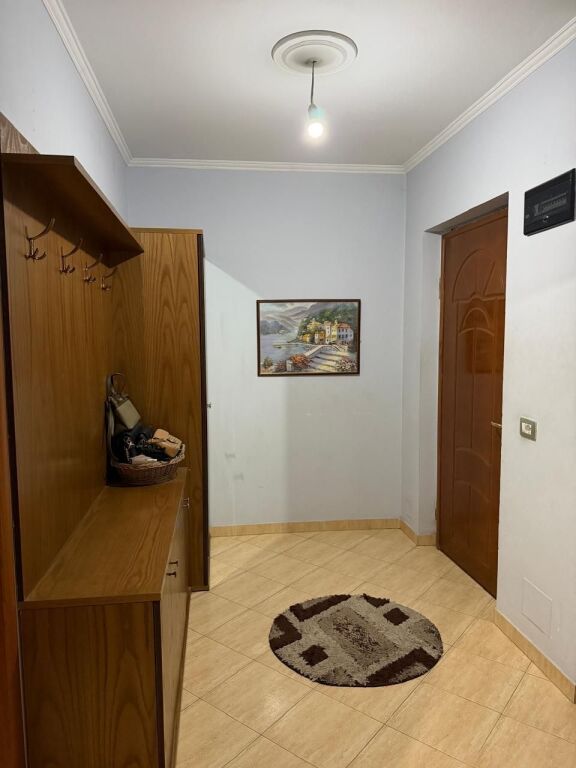SHITET APARTAMENT 1+1 – TEK BRRYLI, TIRANË 📍