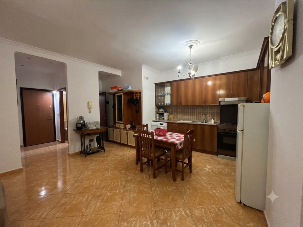 Shitet, Apartament 1+1, Unaza e Re, Tiranë