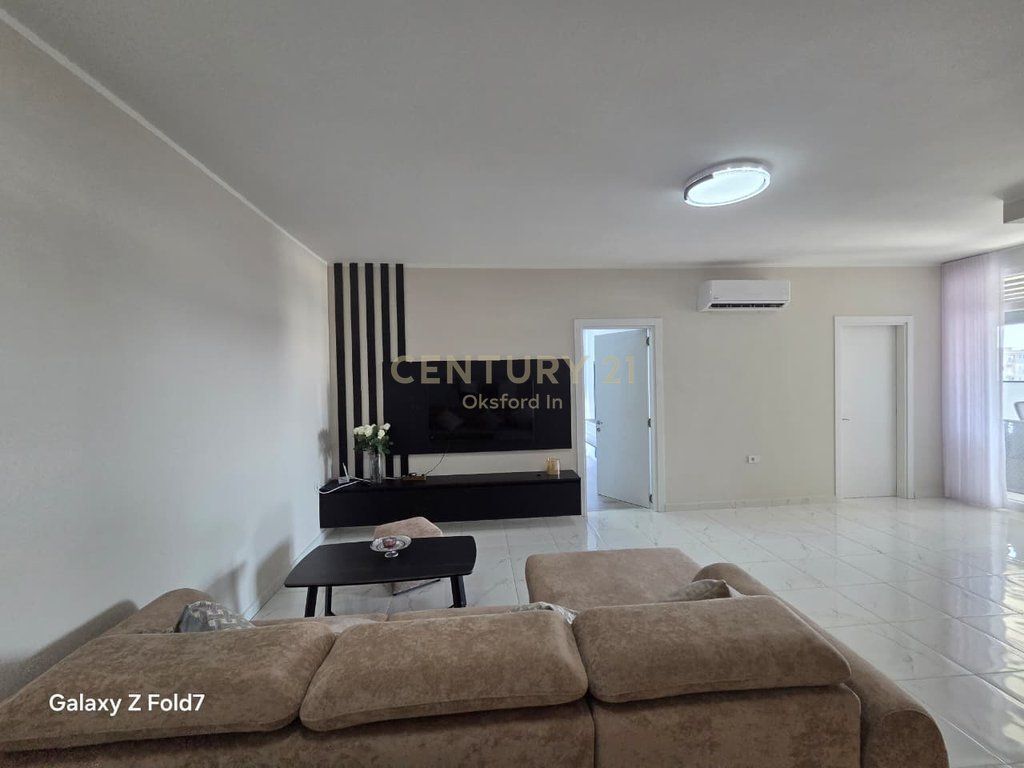 SHITET PENTHOUSE ME PAMJE NGA DETI NË SHËNGJIN