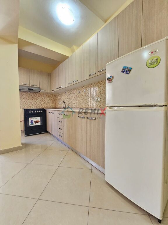 🏡 Jepet me qera apartament 1+1 pranë Pallatit të Sportit, Durrës