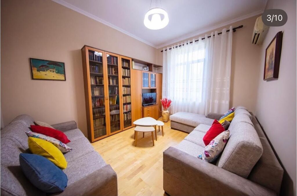 Jepet apartament 1+1 me qira tek Stadiumi Dinamo , prane Bar Vena , Vasil Shanto .