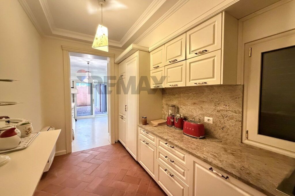 Appartamento 3+1 in vendita a Dhermi, Vlore