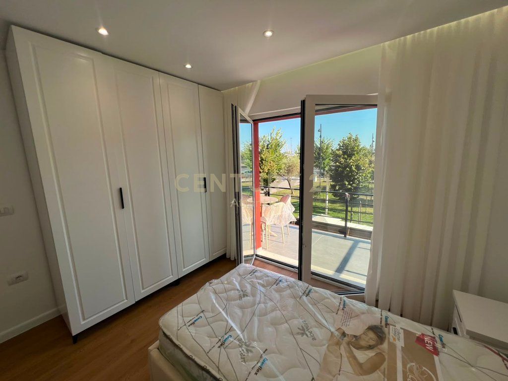 JEPET ME QIRA 2+1 SUPER APARTAMENT I INVESTUAR NE DETAJE PRANE STACIONIT TRENIT DURRES! 750 € /Muaj