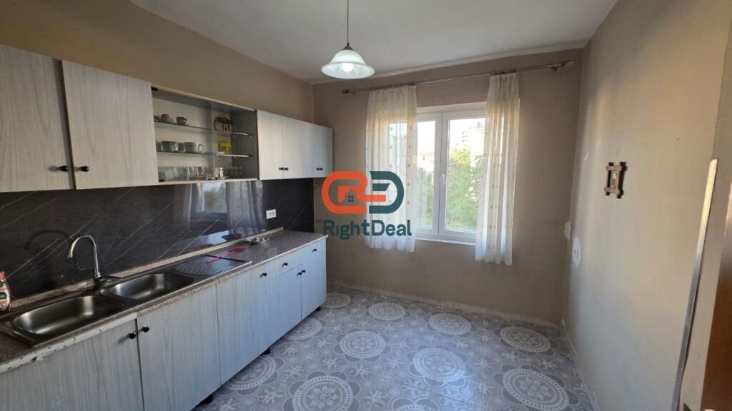 Tek Vasil Shanto, Shitet Super Apartament 2+1, Ideal Per Banim Dhe Per Investim !!!