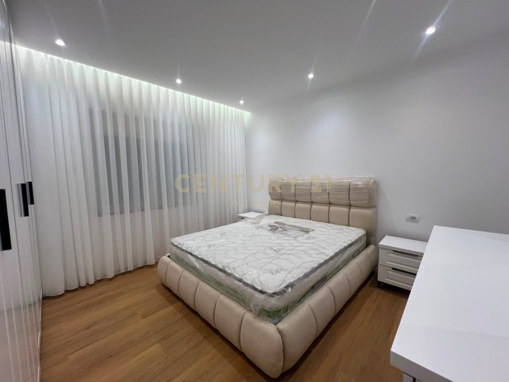 JEPET ME QIRA 2+1 SUPER APARTAMENT I INVESTUAR NE DETAJE PRANE STACIONIT TRENIT DURRES! 750 € /Muaj