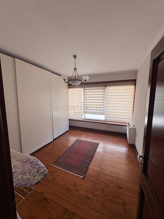 Jepet me Qira Apartament 4+1+3 ne Zonen e ish-Gardes