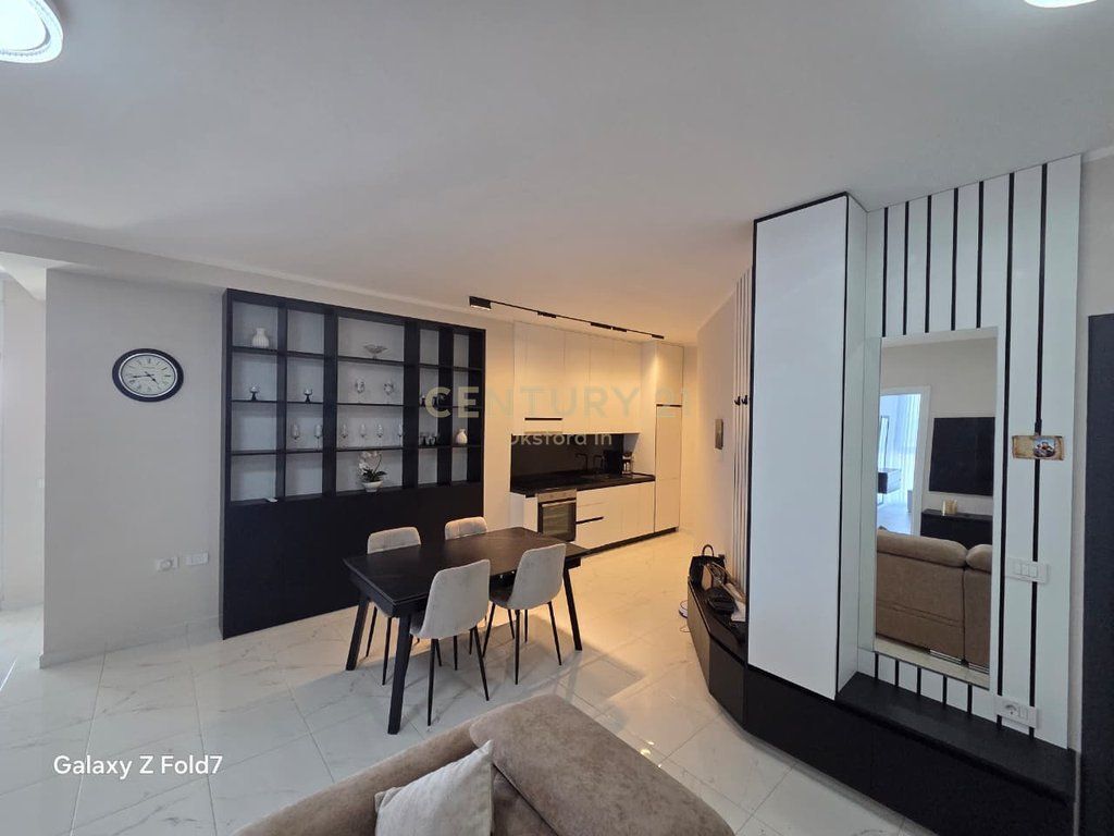 SHITET PENTHOUSE ME PAMJE NGA DETI NË SHËNGJIN 250,000 €