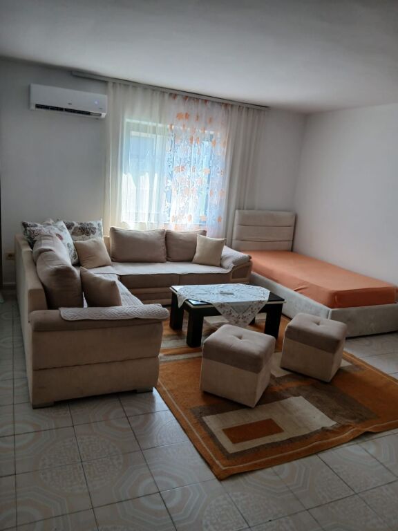 Jepet Me Qera Apartament 1+1+1 Ballkon