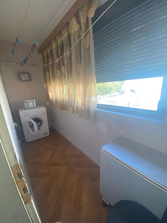 Appartamento 1+1 vicino allo stadio  30.000 lek per affitto  