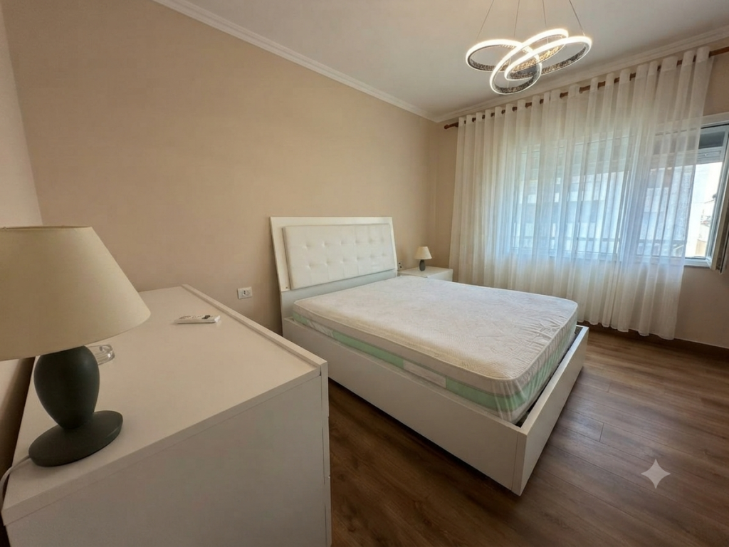 Qira, Apartament 2+1+2 Poste Parkimi, Pazari i Ri.