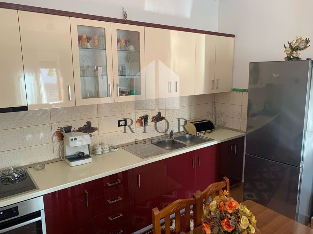Affitto | Appartamento 2 + 1 | Via Siri Kodra | 500 €/Mese