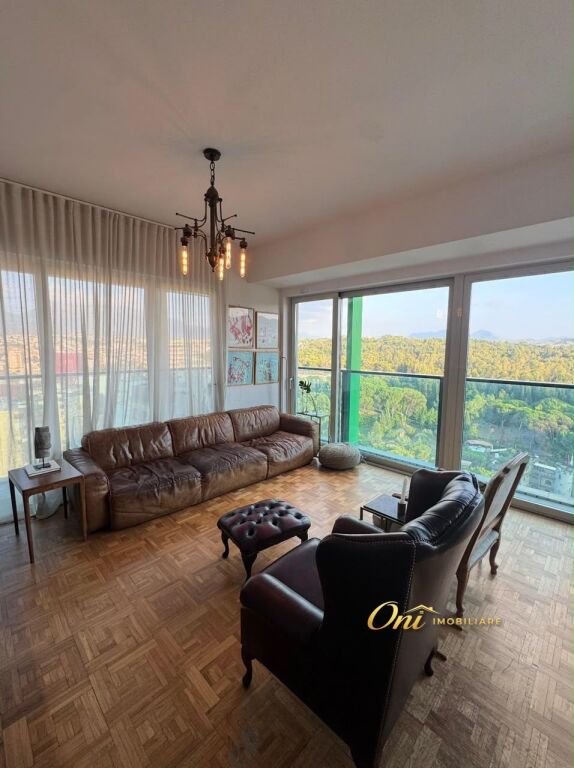 JEPET APARTAMENT ME QERA 2+1+2, STADIUMI AIR ALBANIA