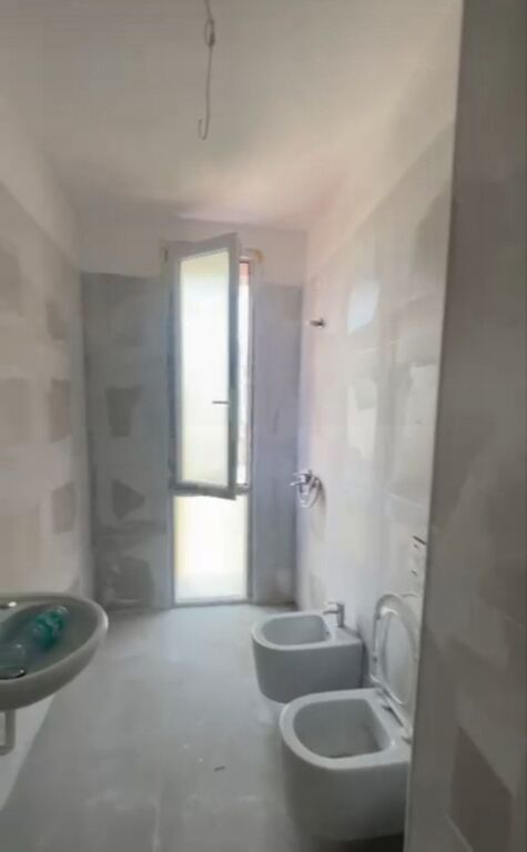 Qera | Ambjent Biznesi | Farmacia 10 | 900 €/muaj