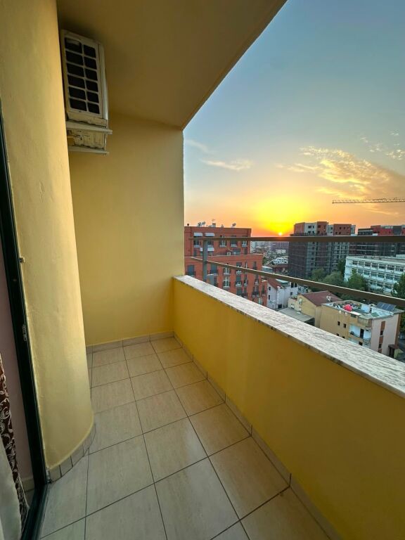 Shitet apartament 1+1 ne zonen e 21 Dhjetorit prane Rruges Muhamed Gjollesha.    ID 5286