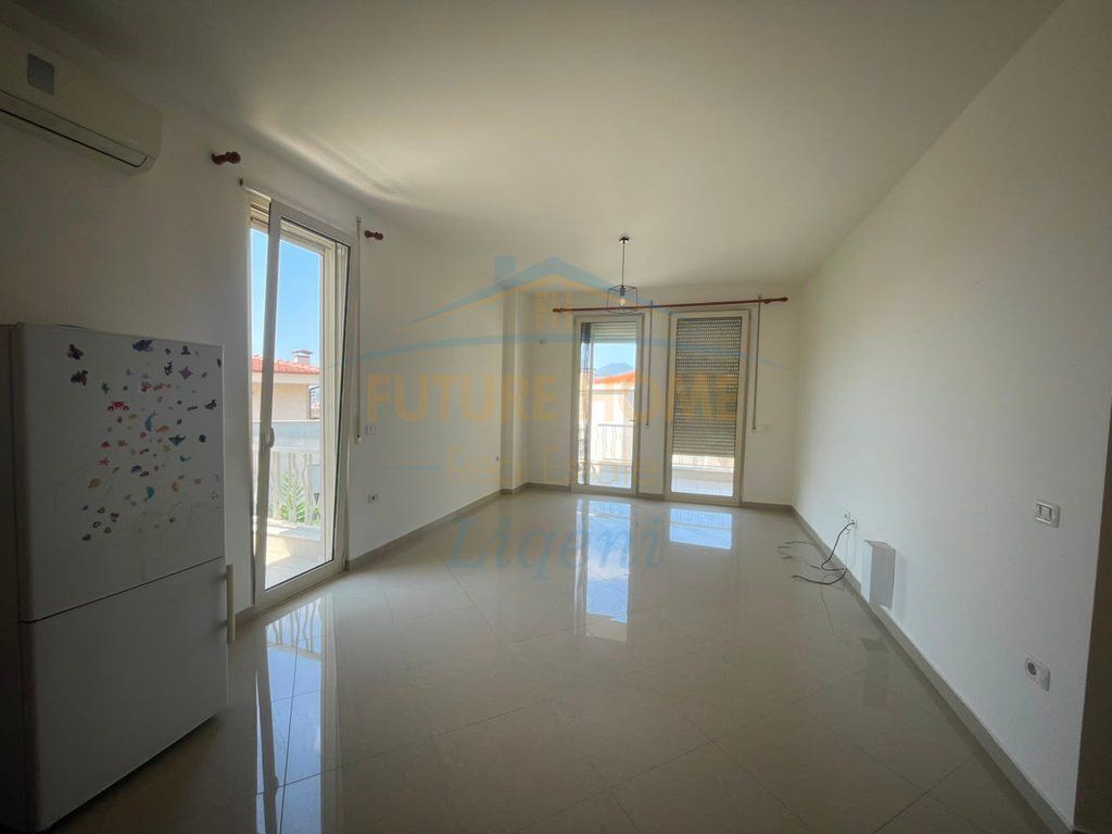 Qera, Apartament 2+1+Post Parkimi, Liqeni Thatë, Tiranë. LI72383