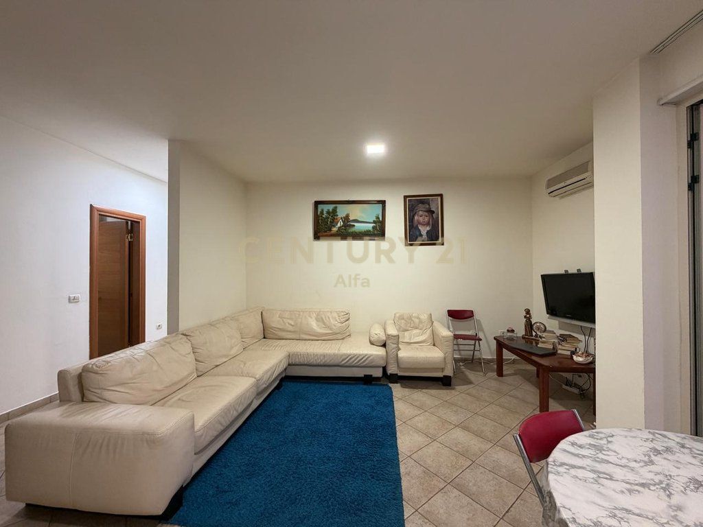 Shitet apartament 2+1+2 tualete prane Rruges Kosovarve!