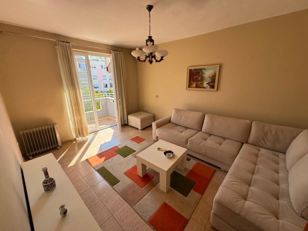 Shitet Apartament 2+1 tek Rruga Muhamet Gjollesha , prane Ura Vasil Shanto , Rruga Myslym Shyri , 21 Dhjetori , Rruga e Kavajes .