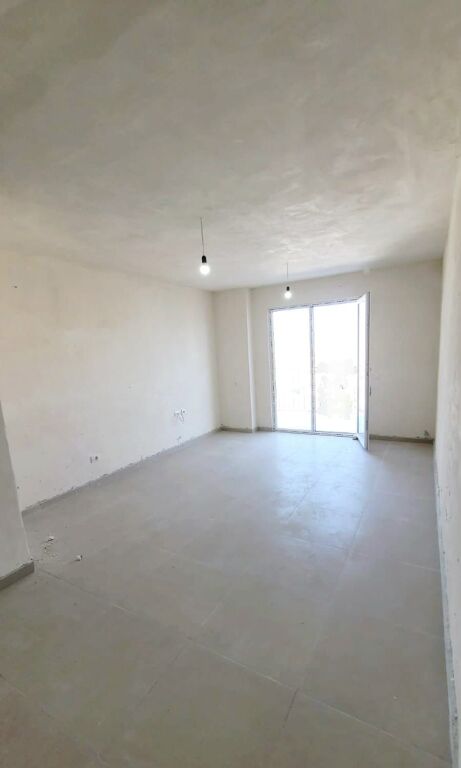 Shitet apartament 2+1, Kavaje