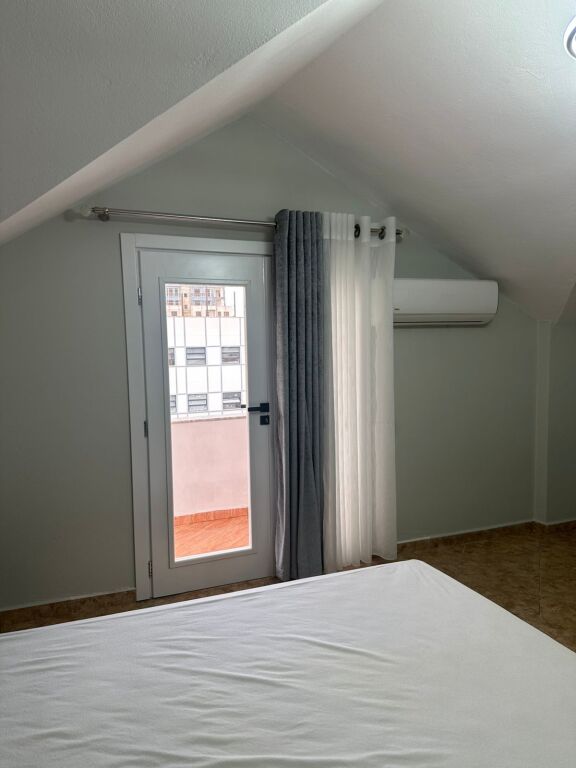 Jepet me qira 2+1+1 ISH PARKU GLOBE RRUGA KAVAJES 650€