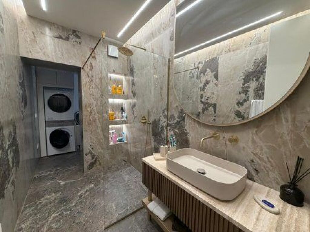 For sale, Apartment 2+1+2, Kavaja Street, Tirana