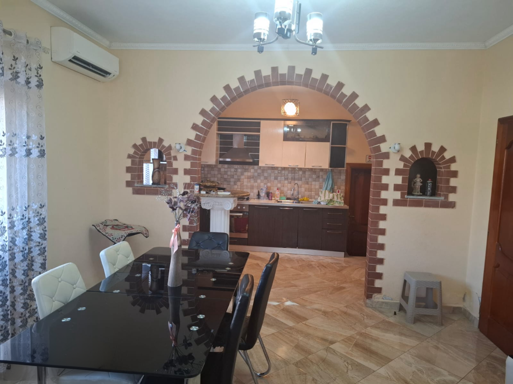 Qera | Vilë 6 + 1 | Fushë (Mëzez) | 900 €/muaj
