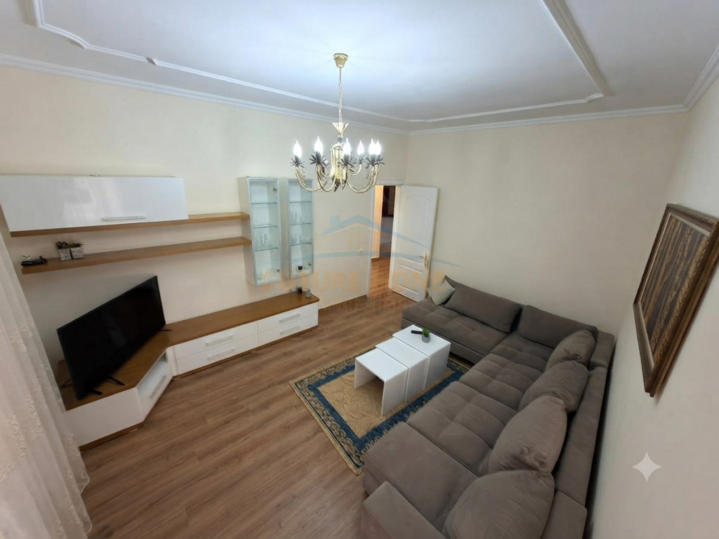 Qira, Apartament 2+1+2 Poste Parkimi, Pazari i Ri.
