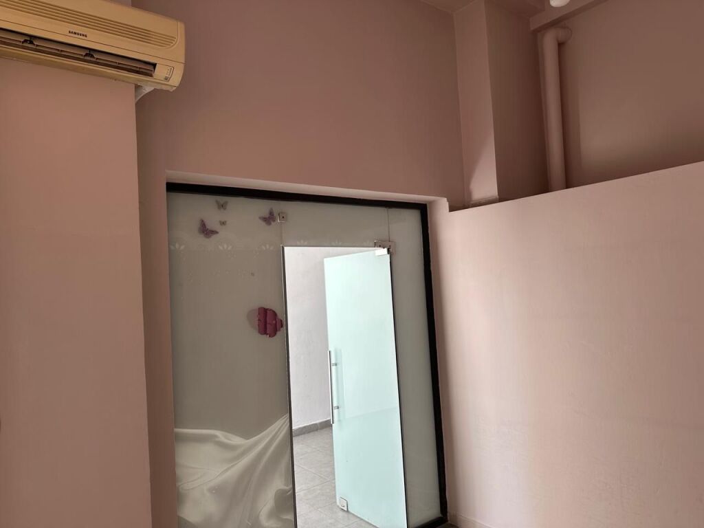 Shop for rent Astir
