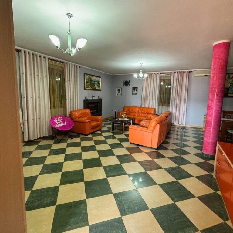 🏡✨ **VILLA SU TRE PIANI CON CORTILE IN VENDITA – MARIKAJ** ✨