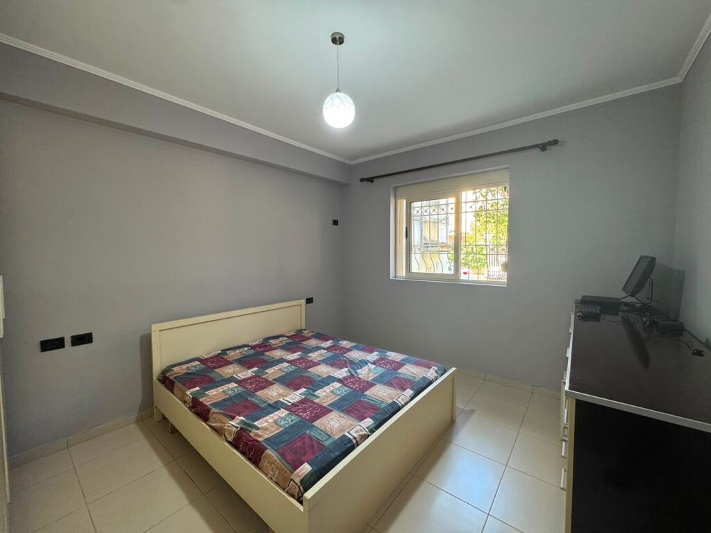 Jepet me qira 2+1 Ish Parku pas Globe 600 mije leke