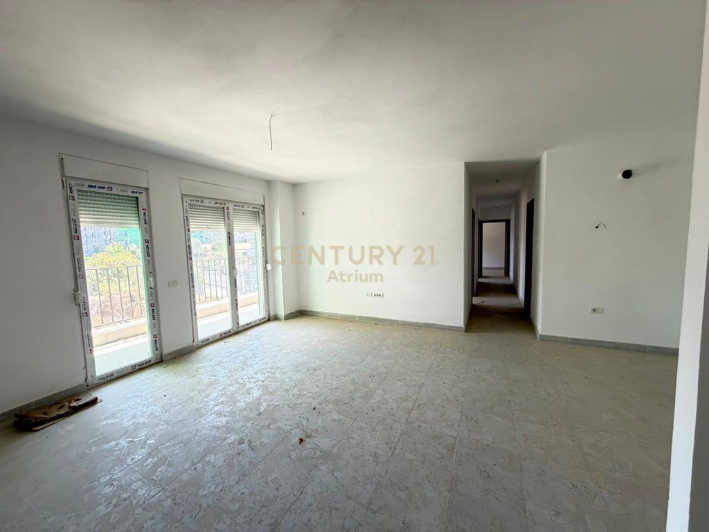 APPARTAMENTO 3+1+2 IN VENDITA A 5 MAJ