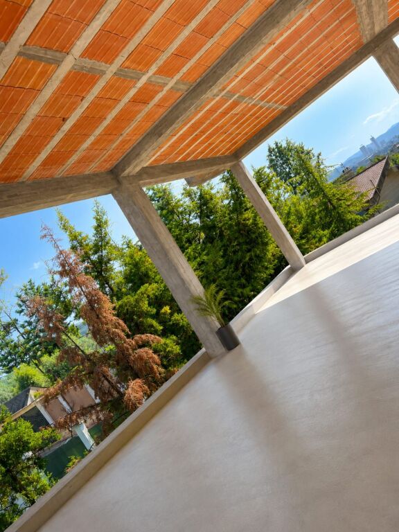 Shitet Vila 3 kateshe ne fazen karabina ne zonen e Kodres se Priftit prane rezidences Euro 3D.   ID 5285