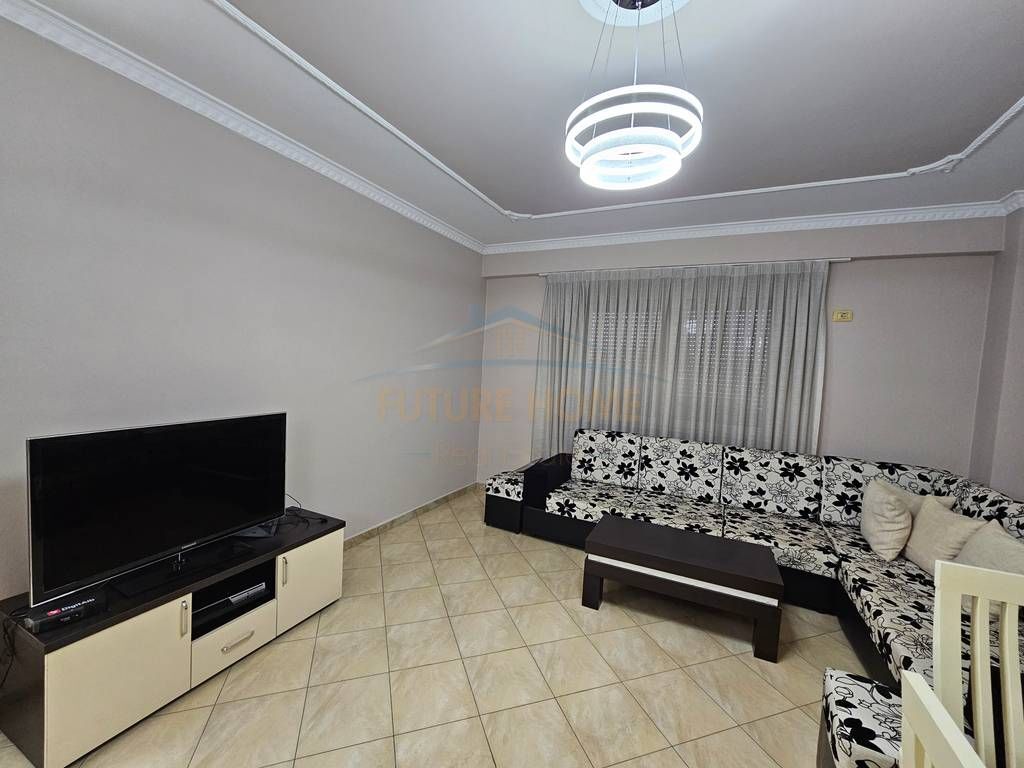Affitto, Appartamento 2+1+2 +Posto Auto, Via Jordan Misja, Tirana. 580 €