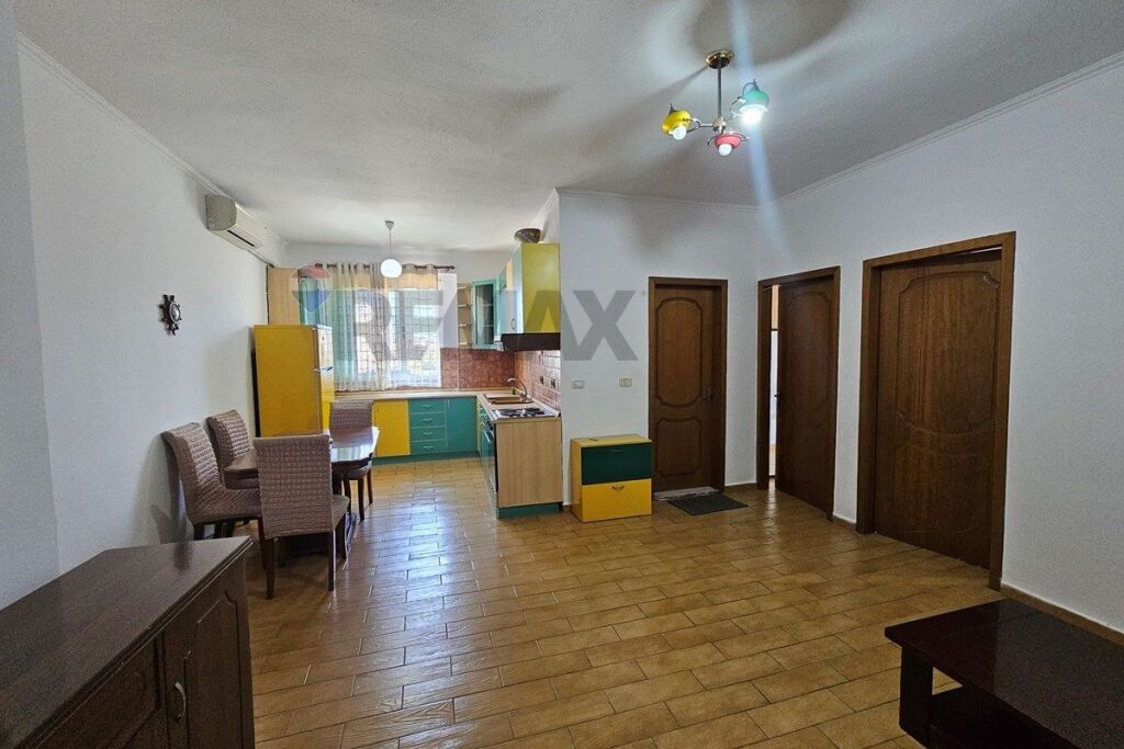 Apartament 2+1 per qira ne Komune Parisit!