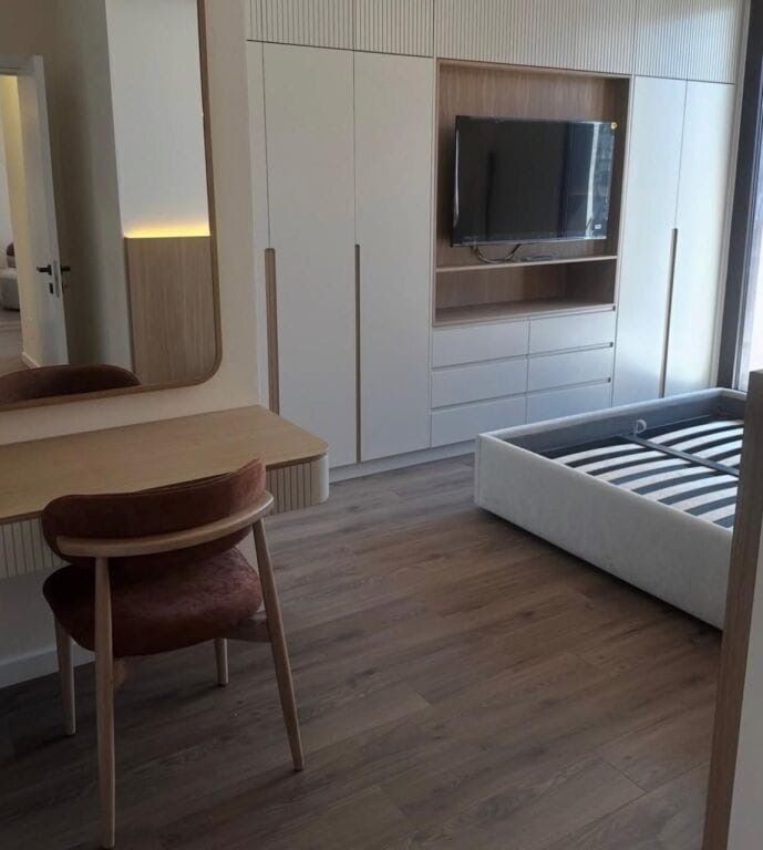 Apartament me qera 2+1 + post te Altana