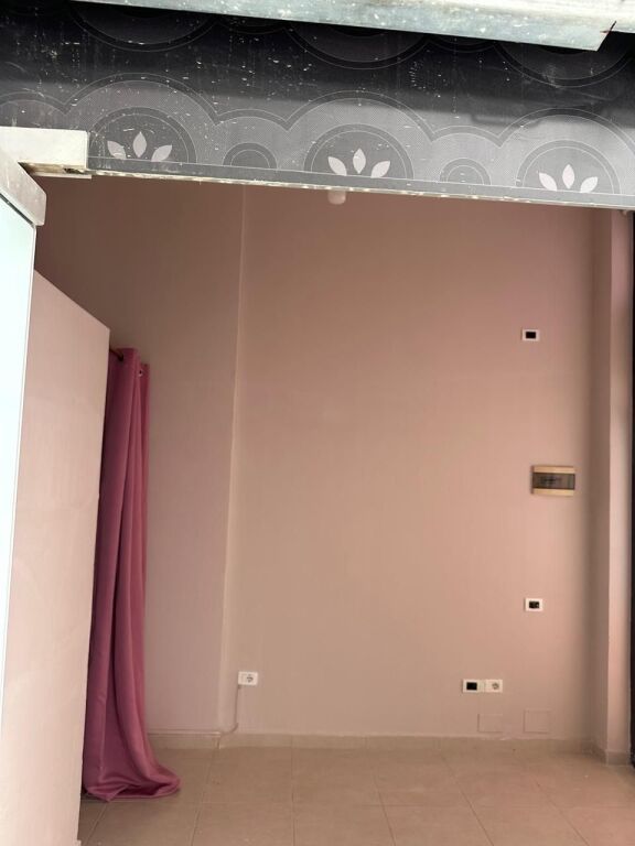 Shop for rent Astir