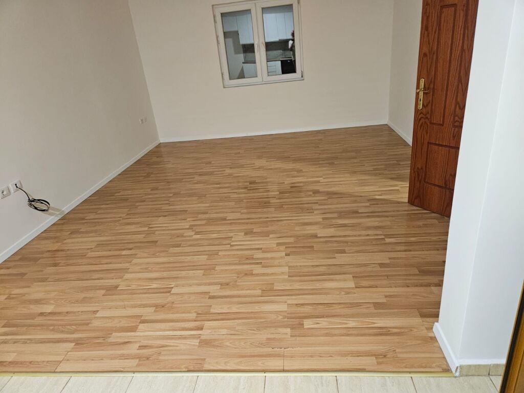 2+1,kat vile laprake,me parkim,550 mije leke