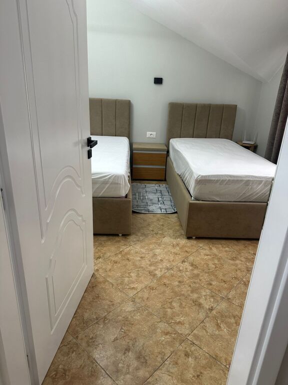 Jepet me qira 2+1+1 ISH PARKU GLOBE RRUGA KAVAJES 650€