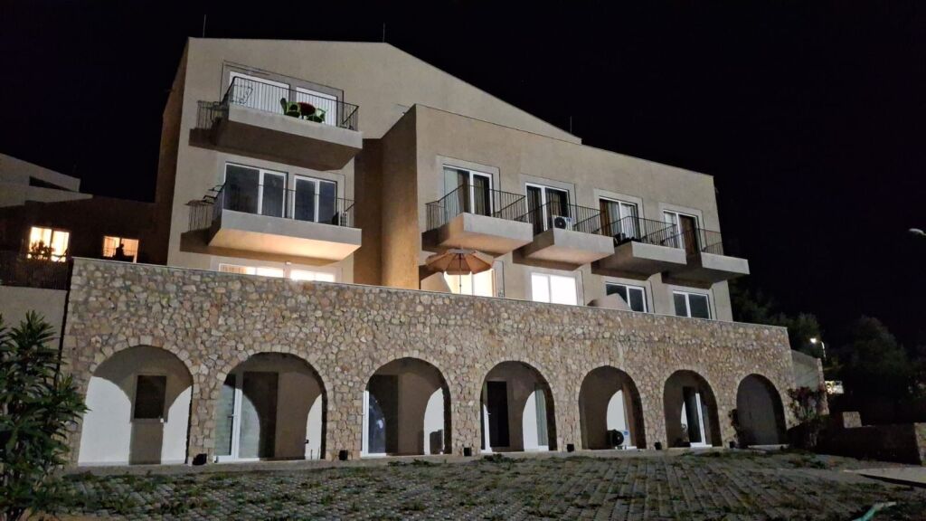 Appartamento 1+1 in vendita con vista mare + parcheggio a Sofo Duni Dhermi